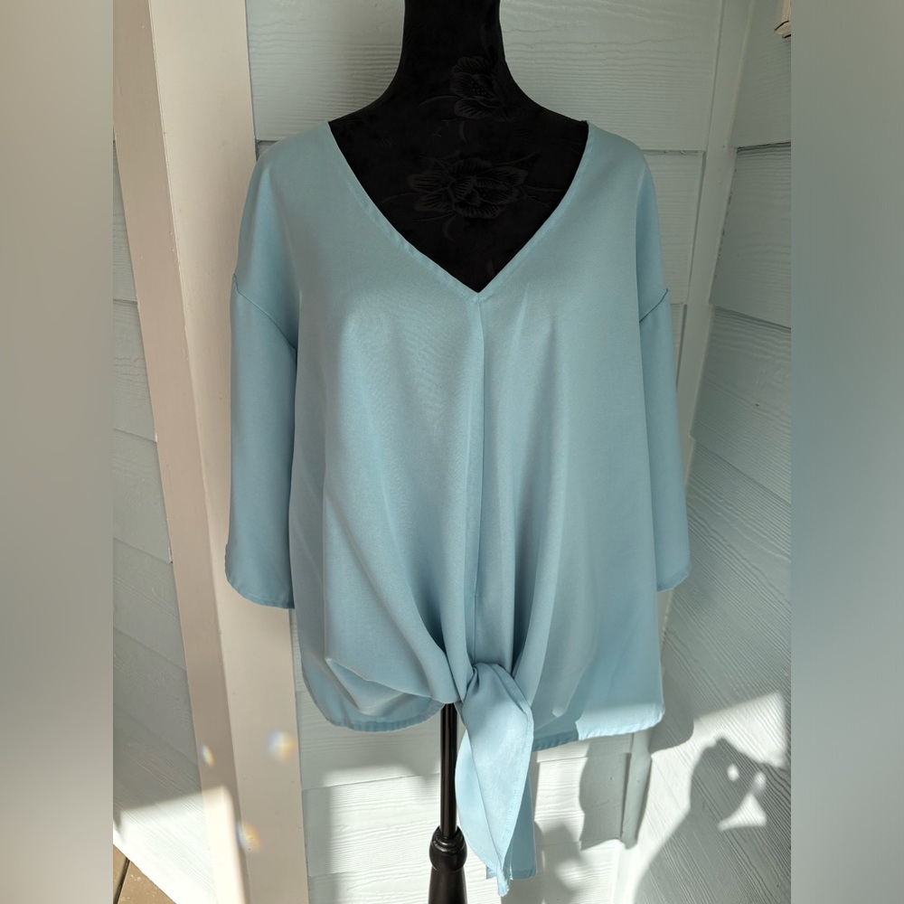 XL light blue vneck tie front shirt